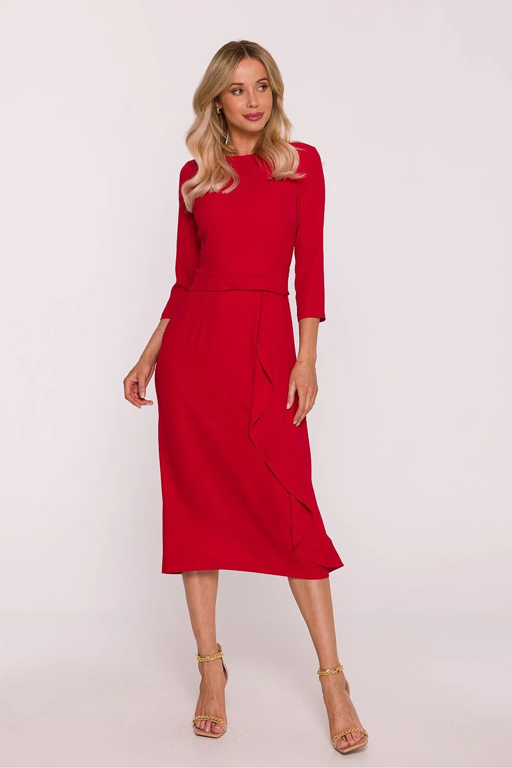robe cocktail midi droite rouge vif encolure ronde manches trois quarts taille marquée ajustée fluide crêpe volant asymétrique