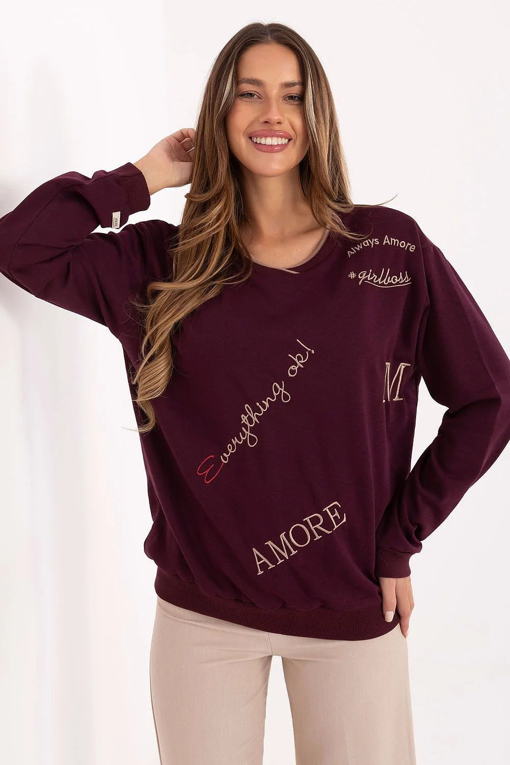 sweatshirt femme oversize bordeaux col V léger manches longues bordcôte molletonné coton polyester broderies dorées sérigraphies casual chic