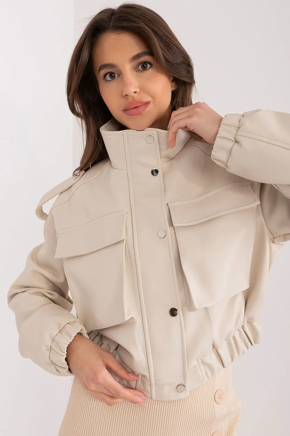 Veste blouson court cuir synthétique crème femmes fermeture éclair poches épaulettes manches longues