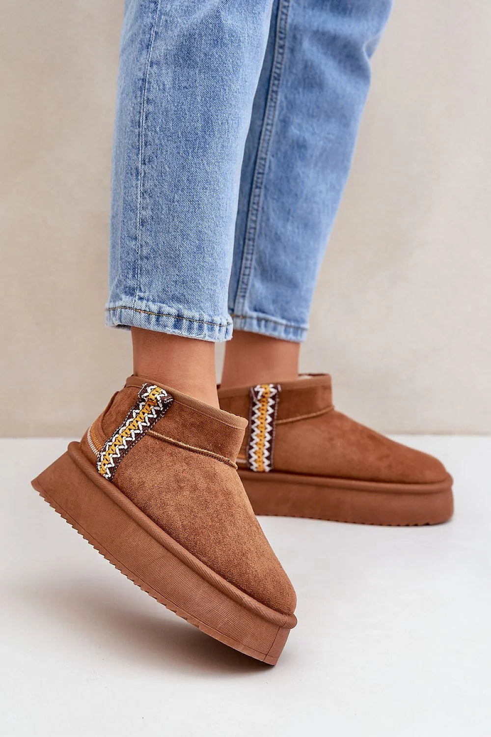 Bottes de neige Step in style pour femmes, design moderne, suédine écologique, motif aztèque, fourrure intérieure, semelle épaisse en caoutchouc, coupe cheville, bottines décontractées