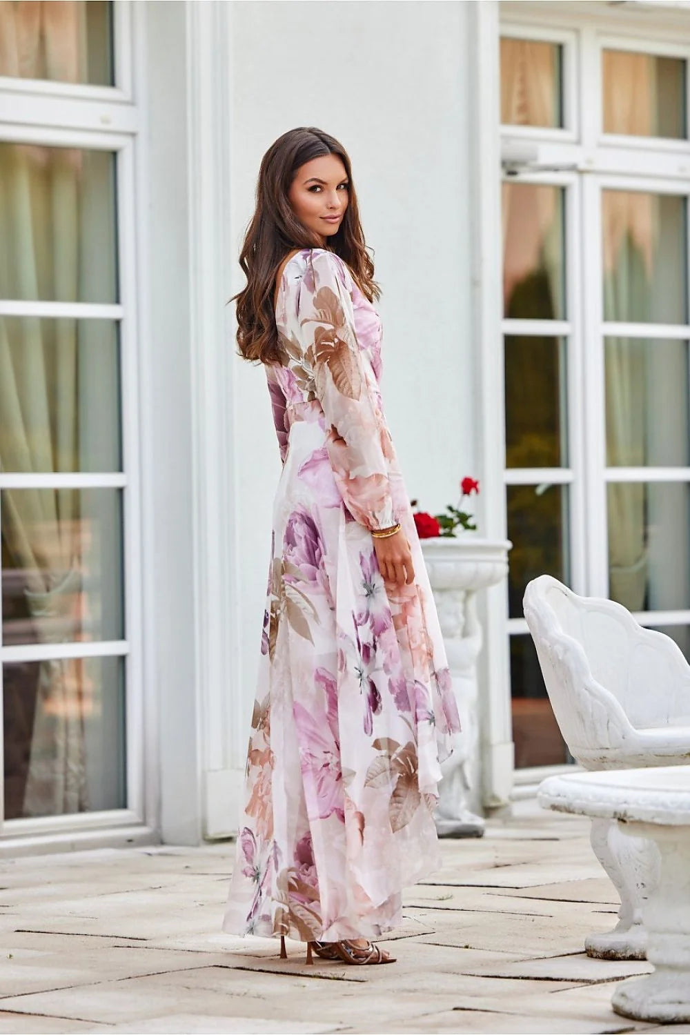 robe asymétrique longue maxi fleurie estivale romantique manches longues bouffantes ceinture taille nouée décolleté croisé chiffon mousseline doublée fluide