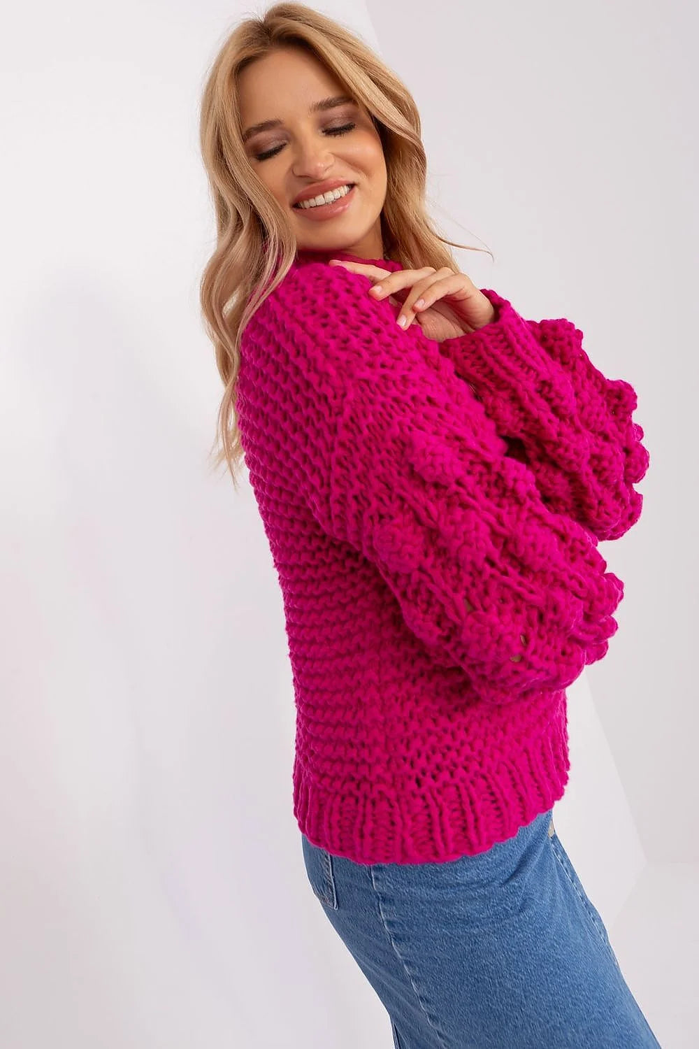Pull pour femme ample modern design manches longues bouffantes couleur fuchsia vibrant polyester doux texture chunky weave
