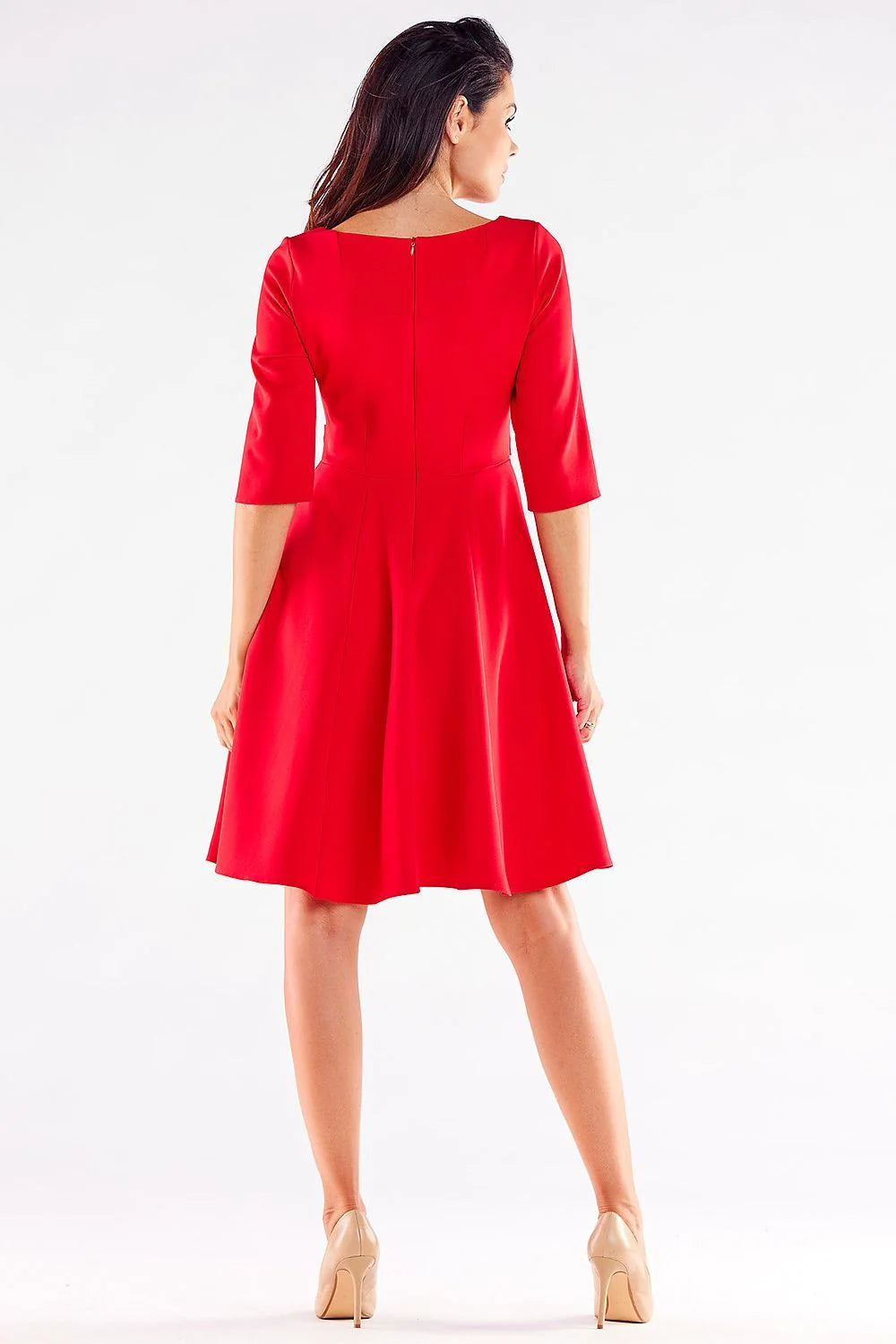 Robe de jour audacieuse couleur rouge vif manches mi-longues silhouette fit and flare ceinture intégrée femme élégance intemporelle mode