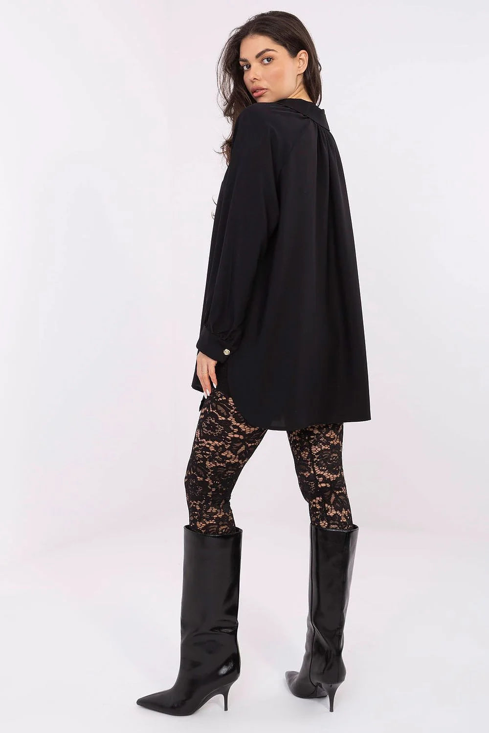 chemise tunique femme oversize noire col classique manches longues bouffantes poignets froncés boutons bijoux dorés tissu fluide polyester