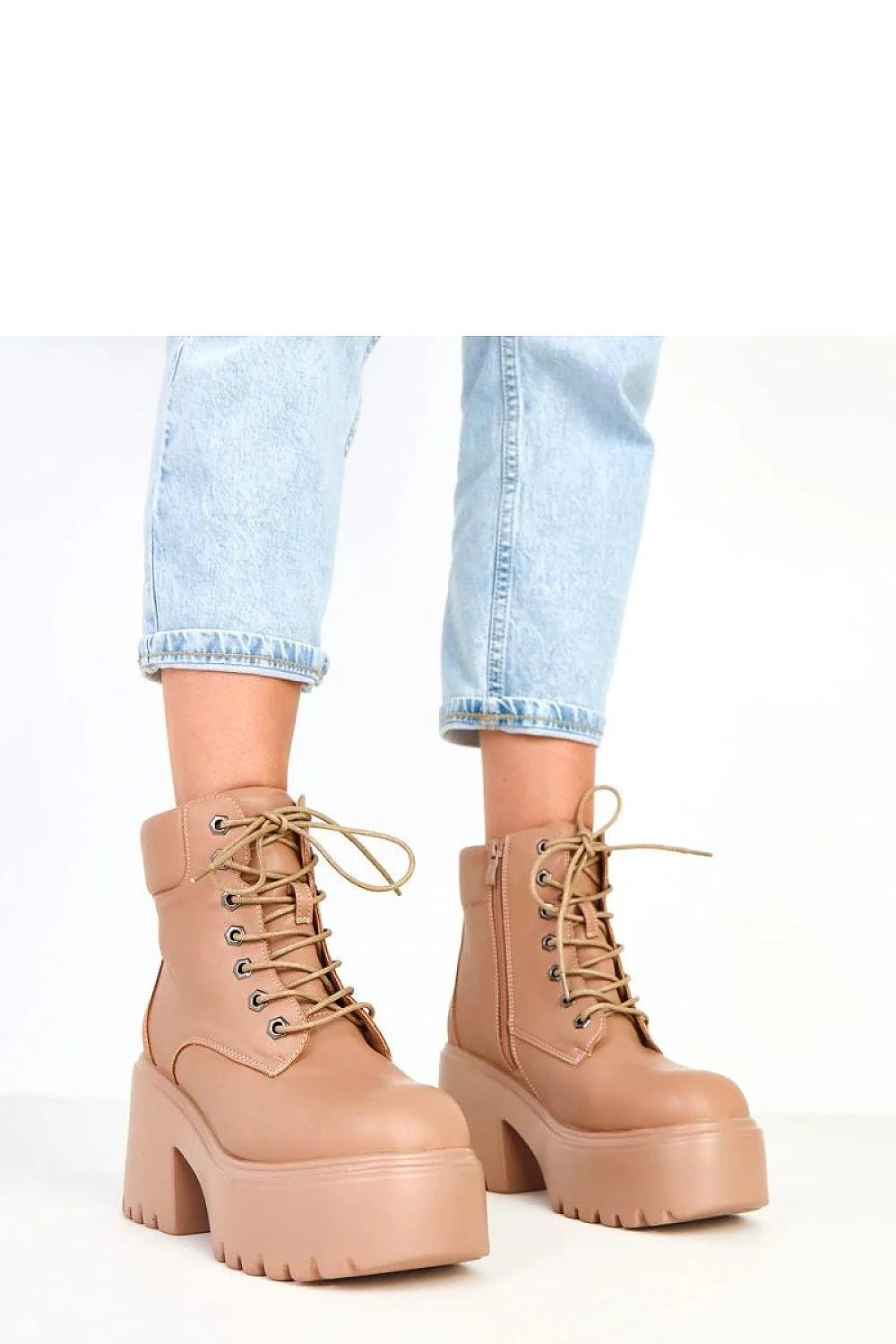 bottines cuir synthétique écologique durable bout carré talon bloc plateforme lacets fermeture éclair latérale col rembourré