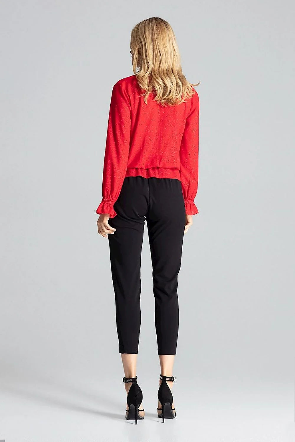 chemisier brocart rouge moderne féminin élégant manches longues bouffantes col V croisé taille élastique poignets froncés cintré reflets métalliques subtils