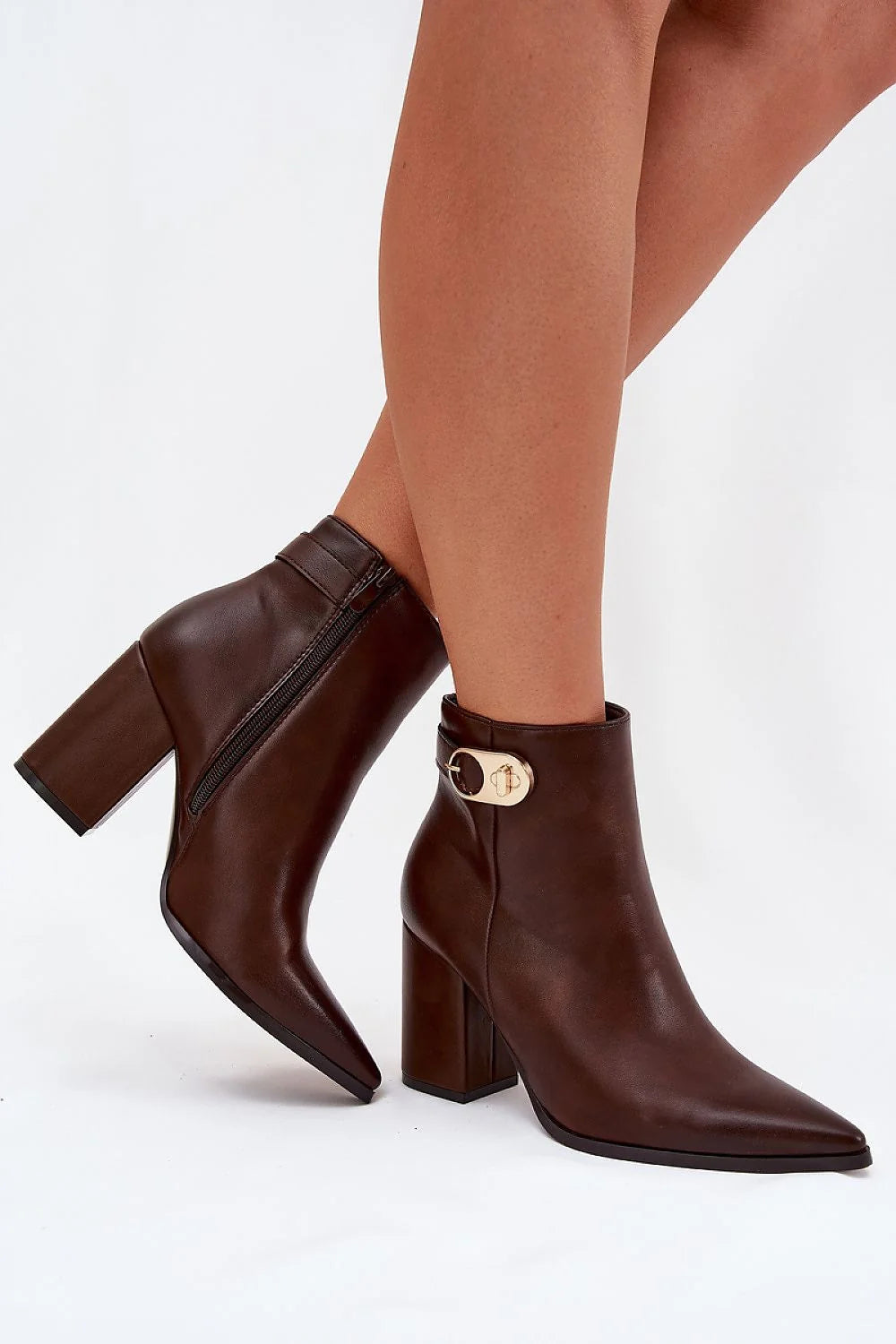 bottes talons femmes cuir écologique fermeture éclair bouts pointus allongeantes colonne 9cm stabilité confort sangle dorée élégance subtile polyvalente moderne