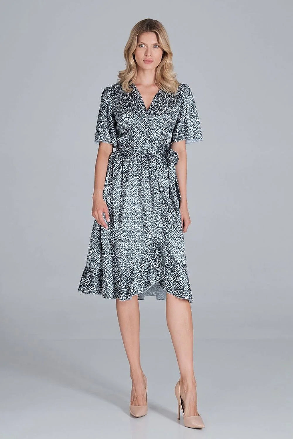 Robe cocktail polyester élégante à pois ceinture ajustable manches courtes pour femme moderne et raffinée