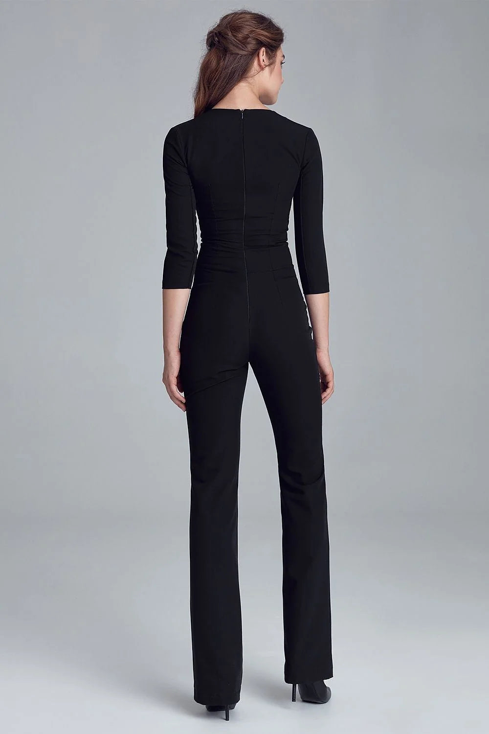 combinaison femme noire élégante ajustée taille haute manches trois quarts encolure fendue buste slim pantalon jambes évasées tissu structuré extensible