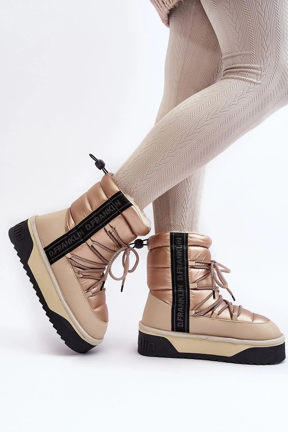 bottes neige femme matelassées métallisées bronzées beiges synthétiques véganes imperméables doublures fourrures blanches semelles plateformes crantées antidérapantes