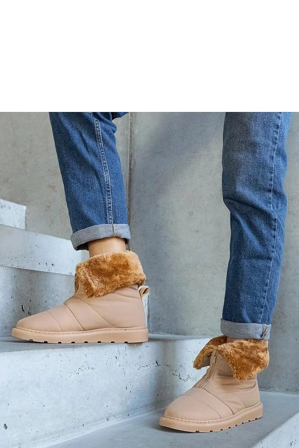 Bottines de neige Solea beige clair fourrure doublure synthétique fausse fourrure femme style décontracté coupe basse occasion hivernale automnale