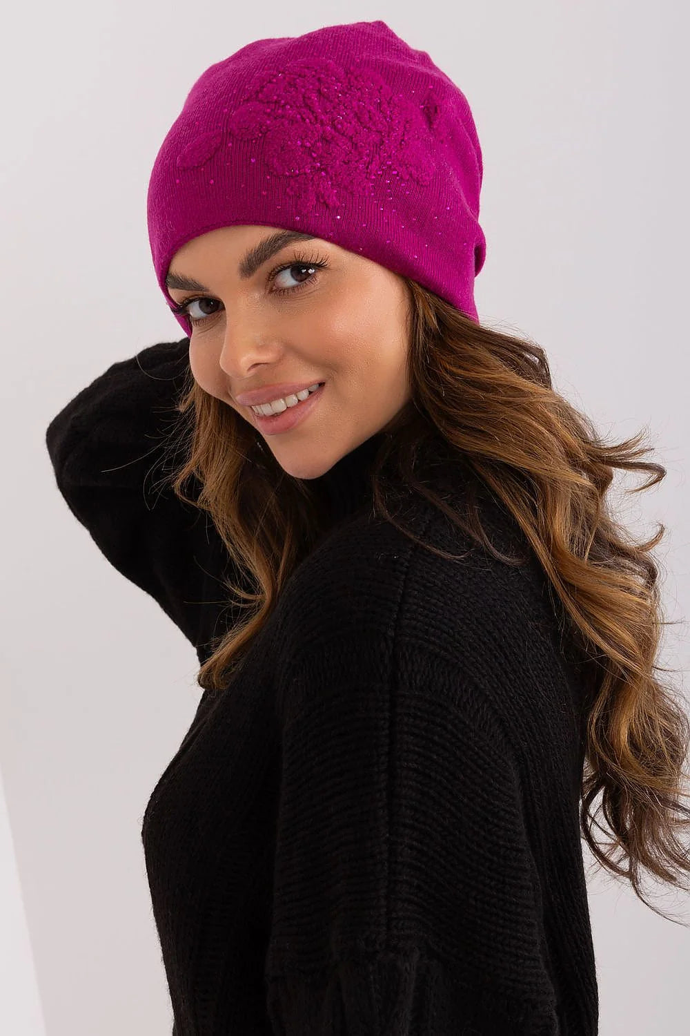 Bonnet d'hiver pour femmes en cachemire fuchsia motifs floraux strass style moderne ajusté doux et chaud
