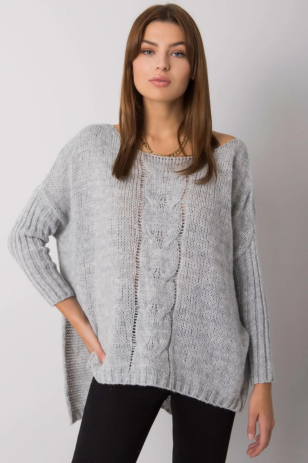 chandail OchBella femme maille grosse torsadé central asymétrique porté épaule oversize coupe ample manches trois quarts