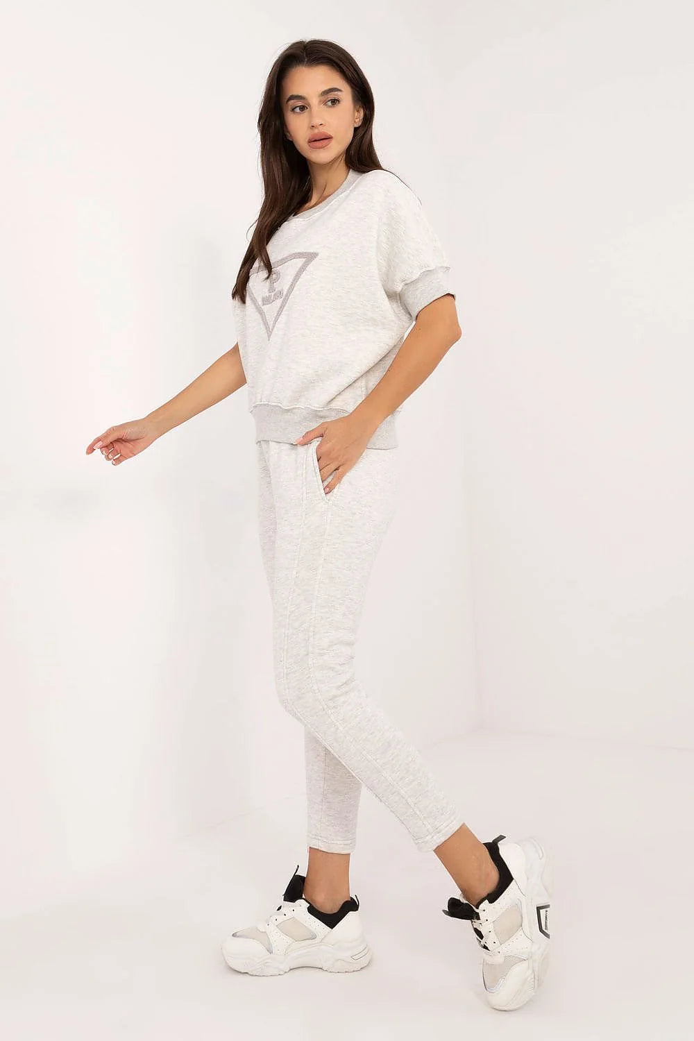 Ensemble détente femme t-shirt manches courtes pantalon joggers coupe ajustée logo milano gris chiné