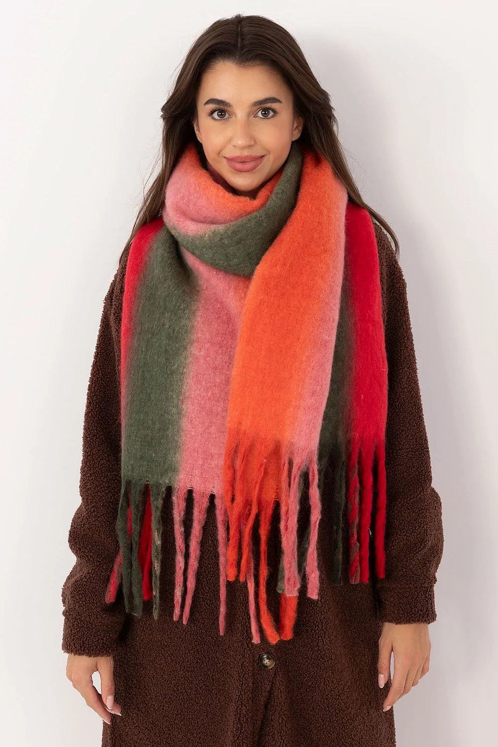Écharpe pour femme couleur vibrante texture douce longueur généreuse franges décoratives hiver chic cosy