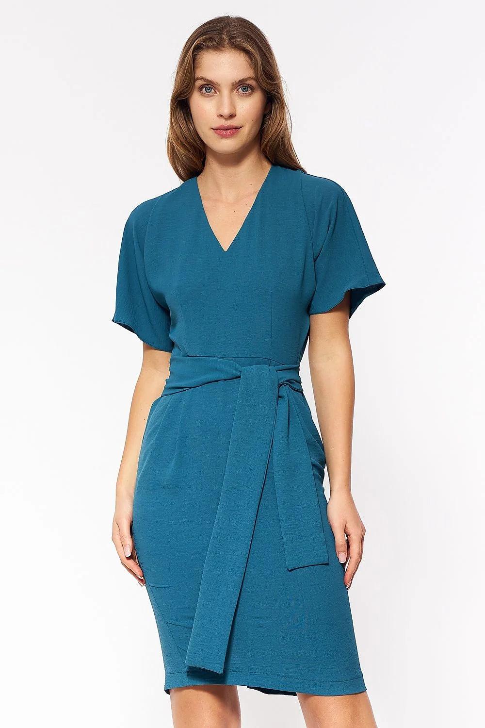 Robe de jour élégante bleu canard col V ceinture à nouer coupe droite matière légère polyester elasthanne femme