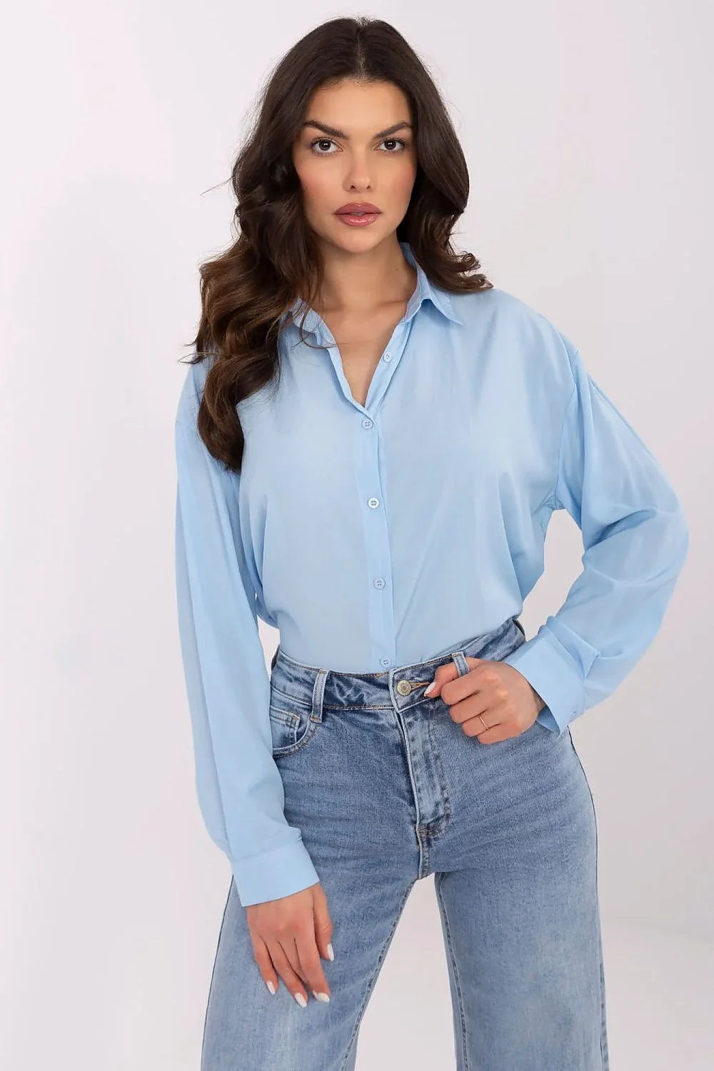 Chemise élégante pour femme manches longues coupe ample bleu pastel tissu fluide occasionnel versatile