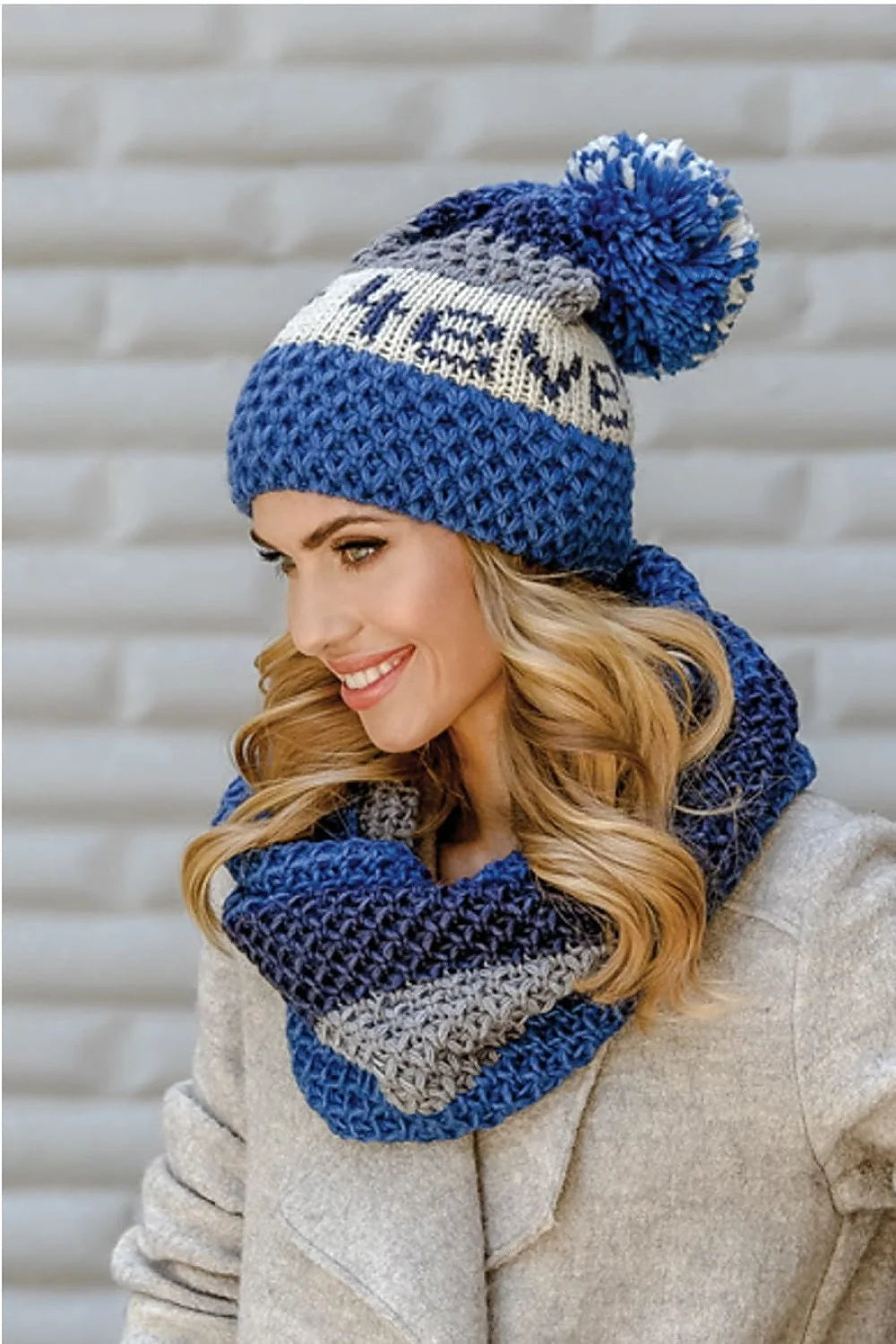 bonnet Kamea femme laine épaisse tricoté pompon multicolore hiver chaud isolant maille texturée bandes horizontales ample