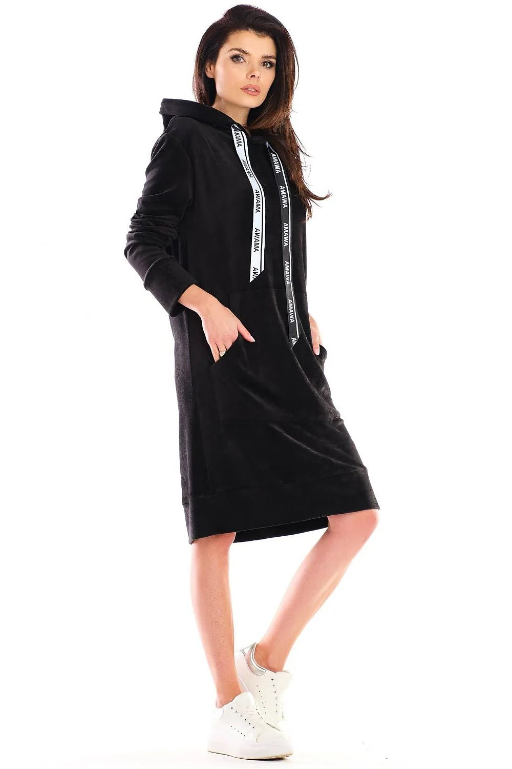 Robe à capuche noire polyester élasthanne décontractée manches longues poche kangourou élégance moderne femmes