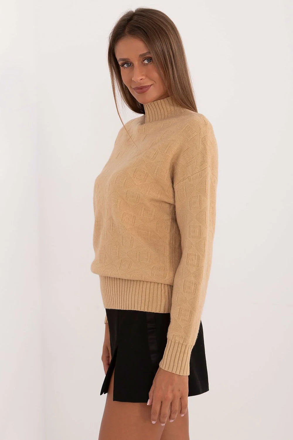 Pull-over et jupe femme en maille et laine, style élégant, beige et noir, coupe droite, motif en relief, occasion bureau et décontracté