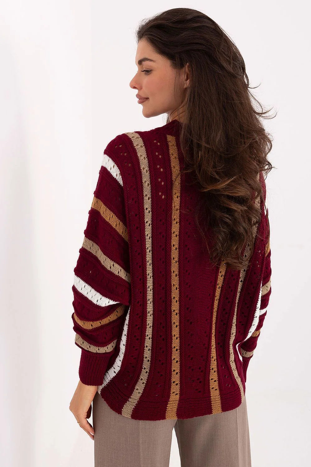 pull oversize femme maille tricotée ajourée bordeaux rayures verticales camel blanches col rond manches longues bouffantes