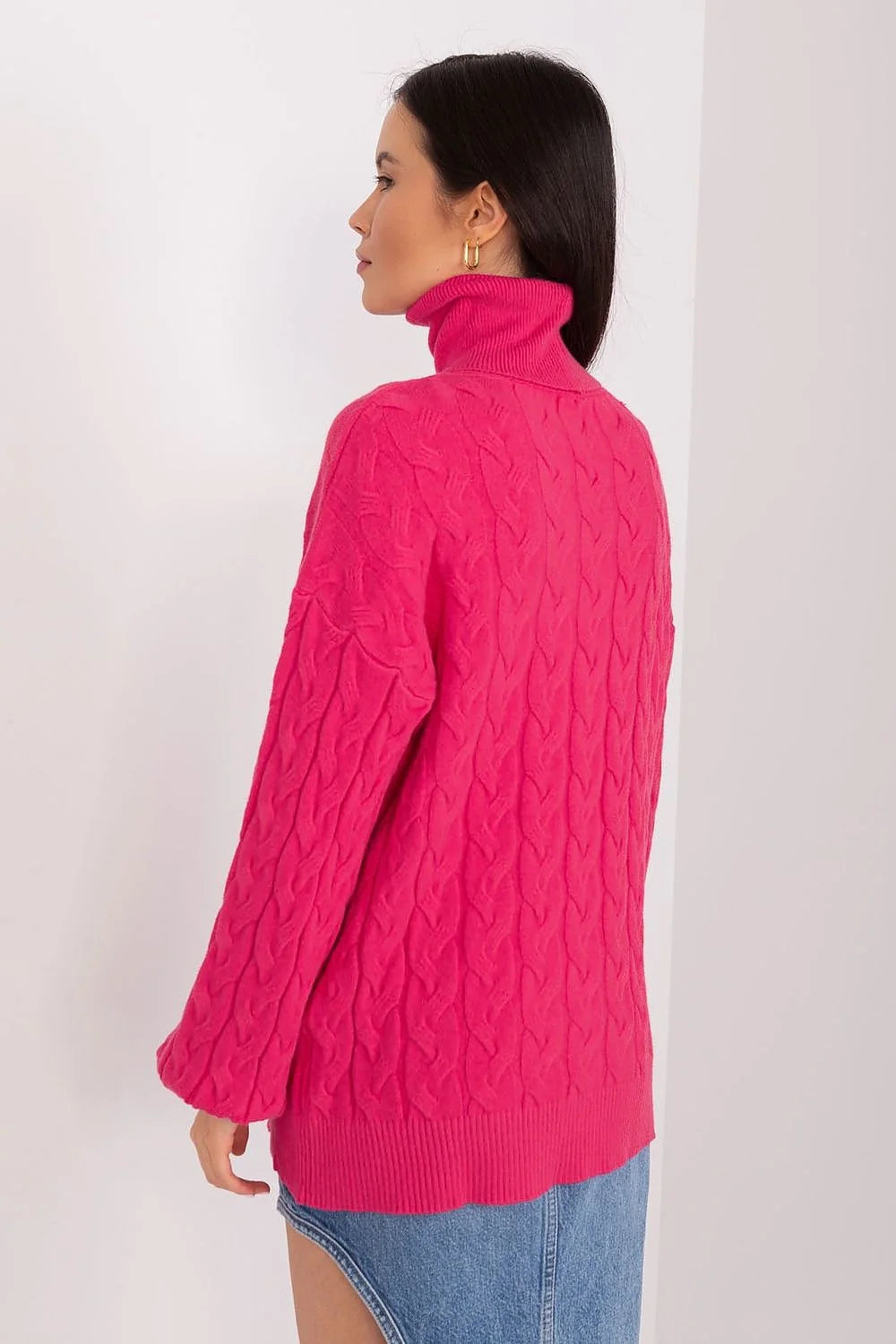 Pull-over féminin col roulé maille torsadée rose vif manches longues coupe ample finitions côtelées polyvalent hiver mode