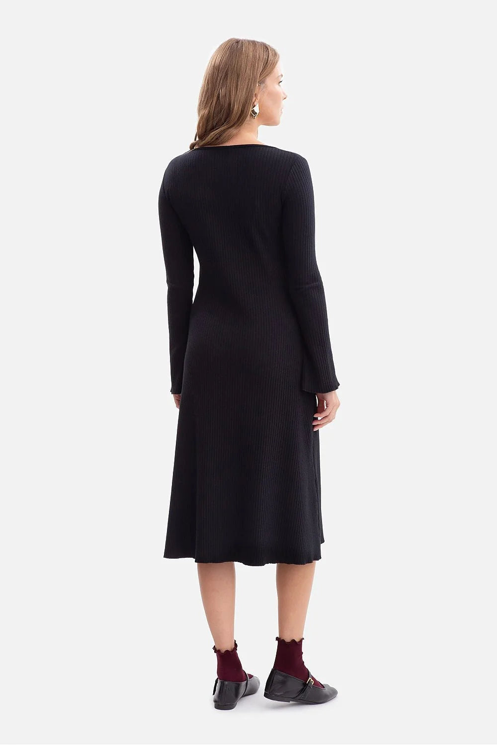 robe pull maille côtelée noire manches longues col rond ajustée buste jupe évasée mi mollet confortable extensible élégante romantique