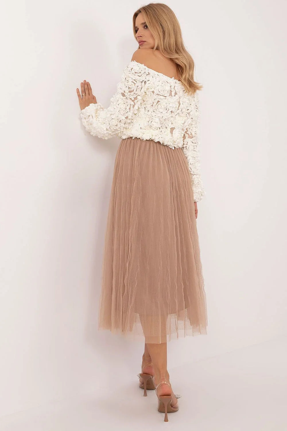 Tenue femme élégante off-shoulder floral appliqué tulle beige jupe longue élastique taille doublure robe chic occasion spéciale