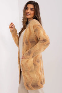Cardigan pour femme moderne élégant motif losange texture duvet couleur beige marron clair manches longues coupe longue sans fermeture