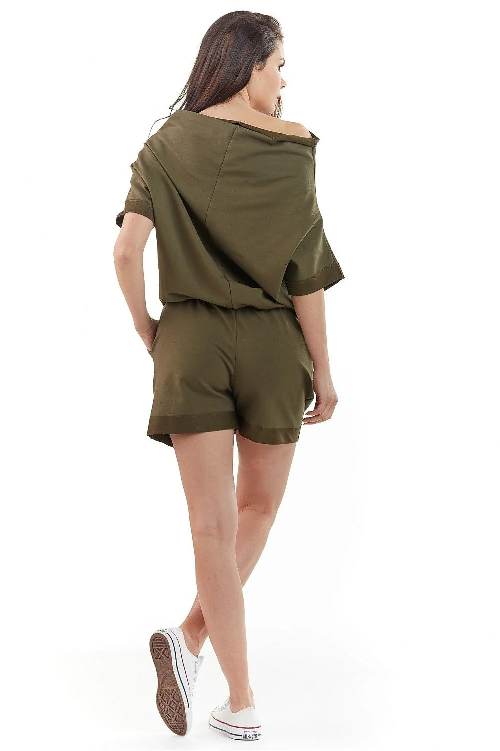 Combishort femme en coton vert olive décontracté, moderne, manches courtes, style estival, confort garanti