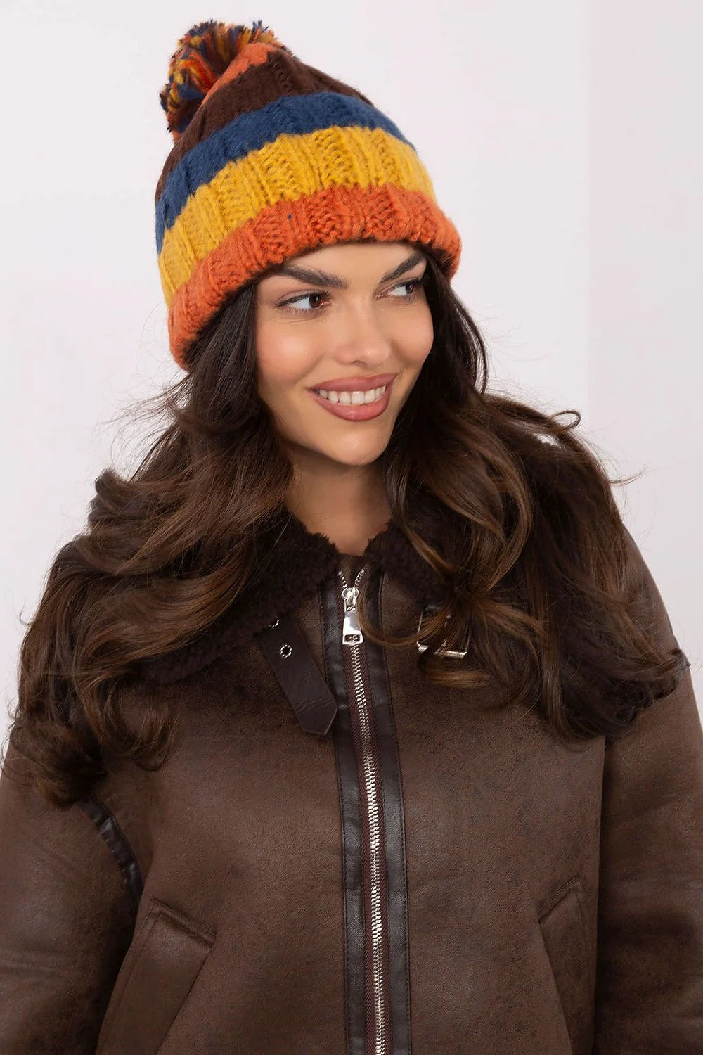 bonnet hiver rayé multicolore pompon duveteux grosse maille laine acrylique doux épais stretch bord revers côtelé torsadé ajusté