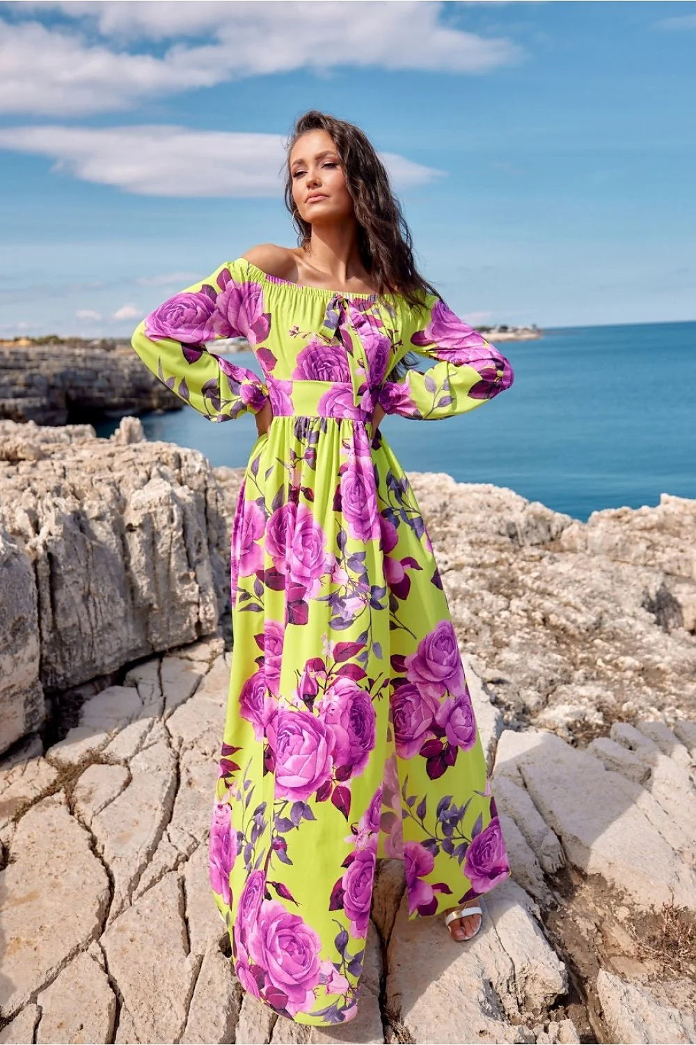 Robe longue estivale Roco Fashion en vert vif motifs floraux encolure bateau manches longues amples taille élastiquée