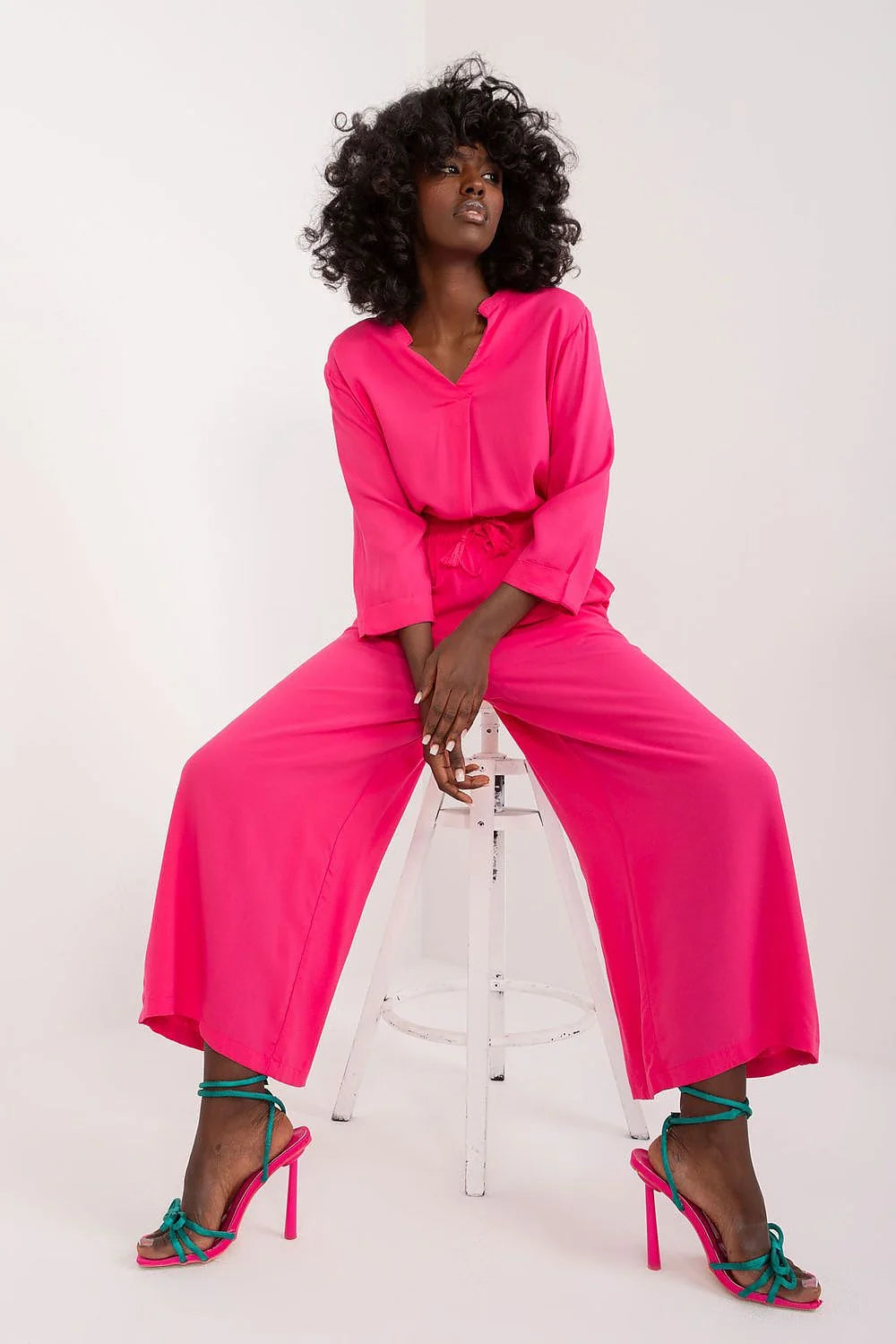 Combinaison femme rose vif moderne chic col V manches 3/4 taille élastique jambes larges polyester高品質 occasions ville soirée