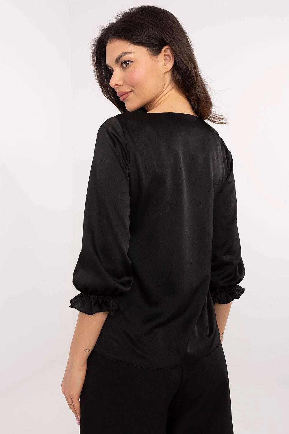 Chemisier Lakerta élégant noir soie satinée manches longues encolure bateau ceinture dorée femmes occasionnels formels