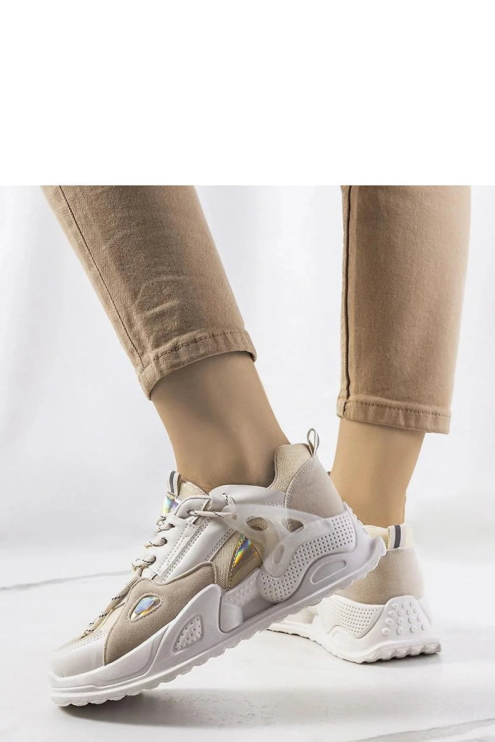 Baskets pour femmes style moderne beige et blanc cuir synthétique mesh semelle caoutchouc confortable lacets réfléchissants occasion quotidienne tendance 2023