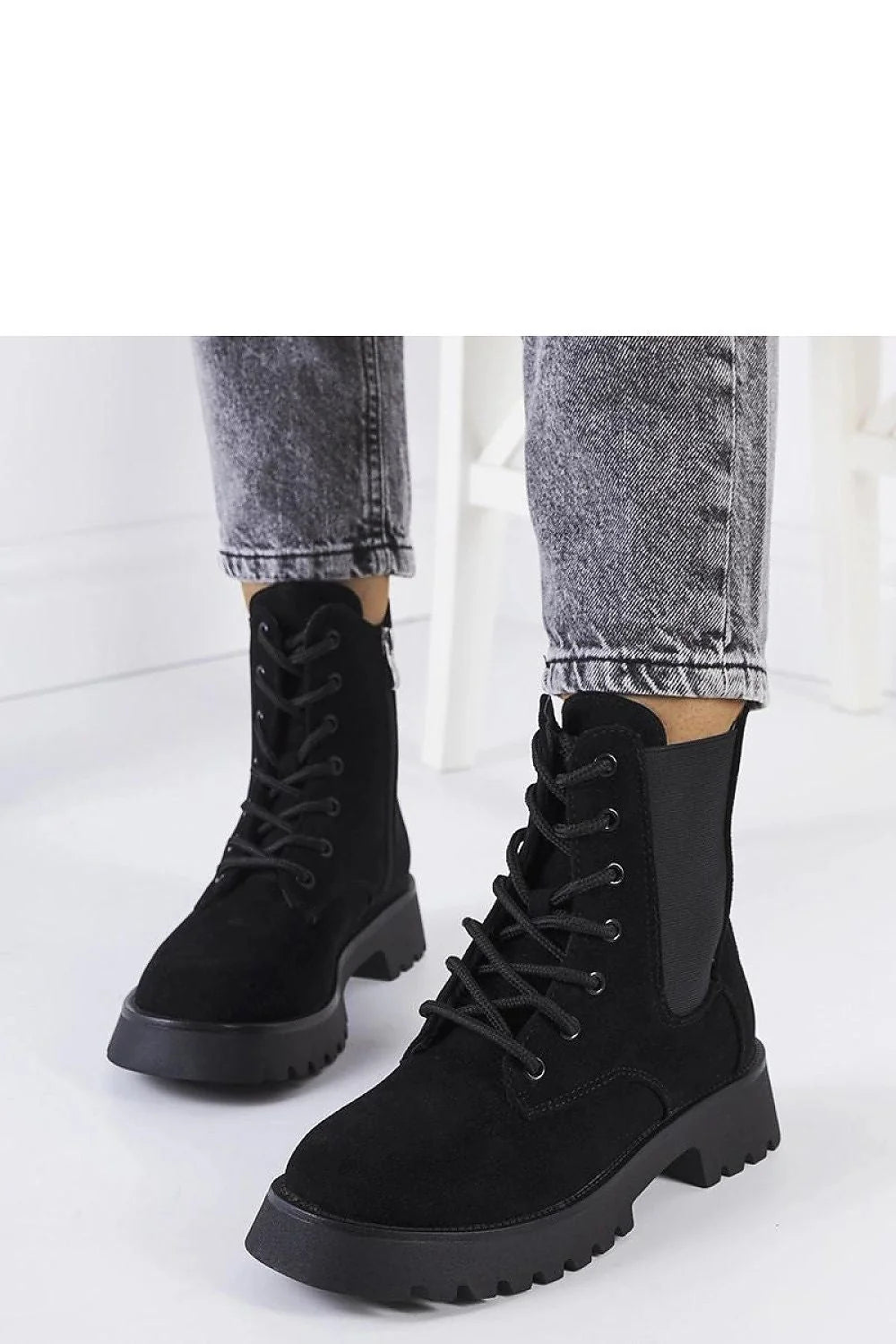 bottes militaires femmes noires cuir pleine grain semelle épaisse crantée lacets métalliques fermeture éclair