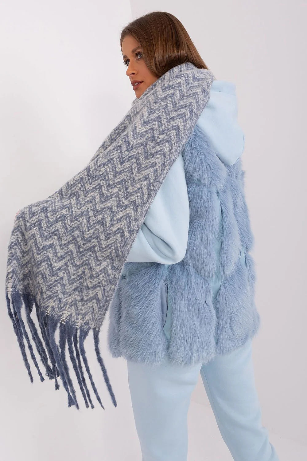 Écharpe mode femme longue motif géométrique bleu clair gris franges doublure chaude hiver automne