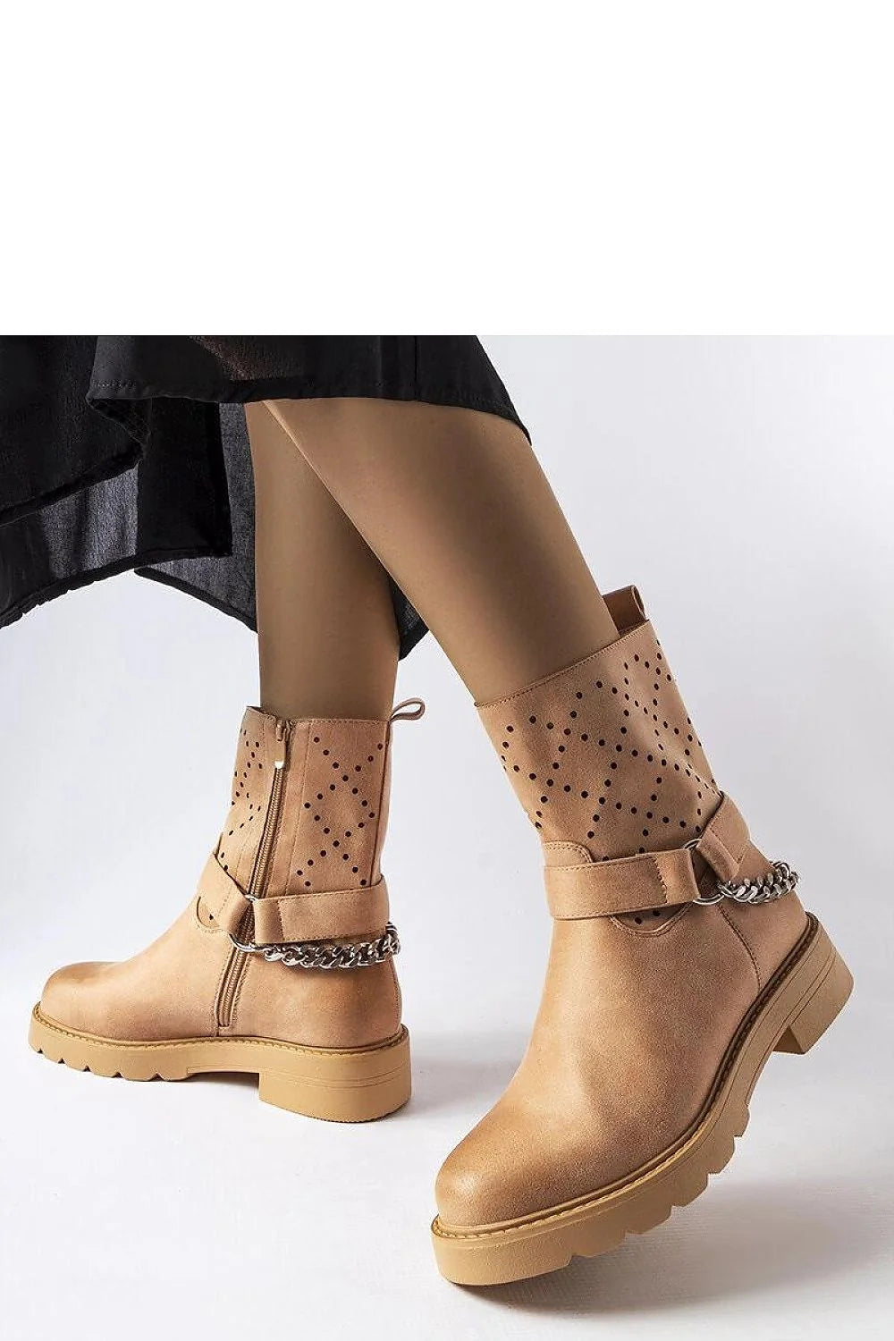 Bottes femmes cuir camel perforations chaîne métallique talon plat semelle caoutchouc automne hiver mode élégant confort