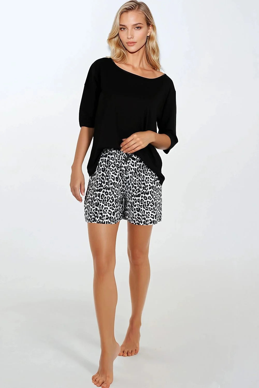 ensemble pyjama femme haut ample encolure bateau manches trois quarts short court taille élastiquée imprimé léopard noir blanc