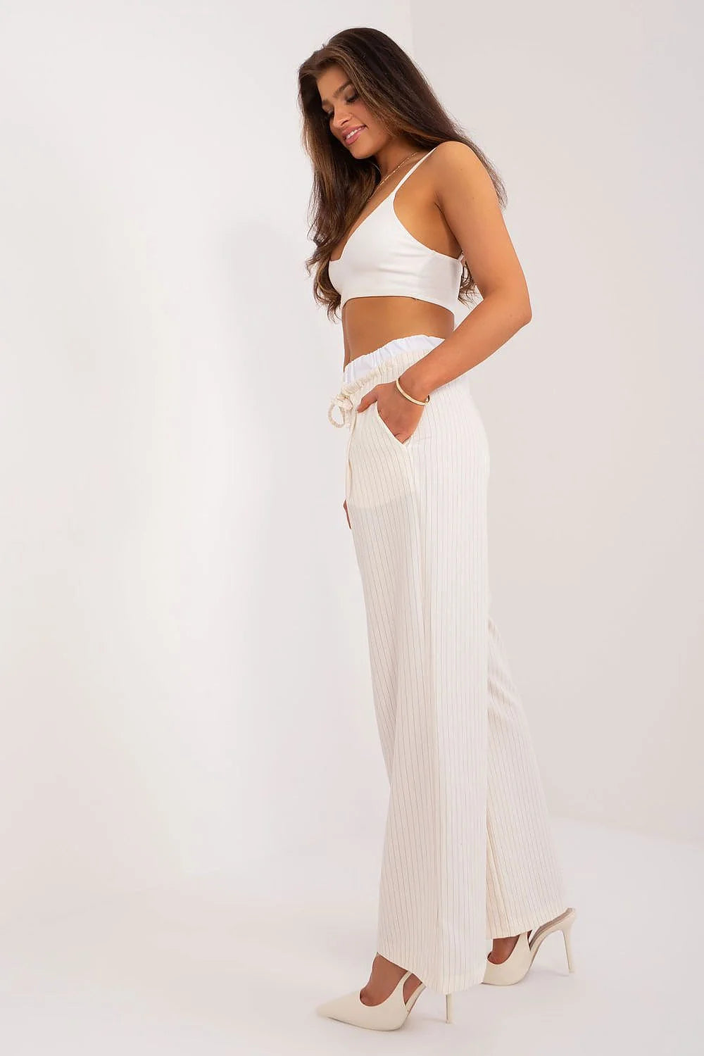 Ensemble mode femme crop top blanc et pantalon palazzo rayures beiges été printemps