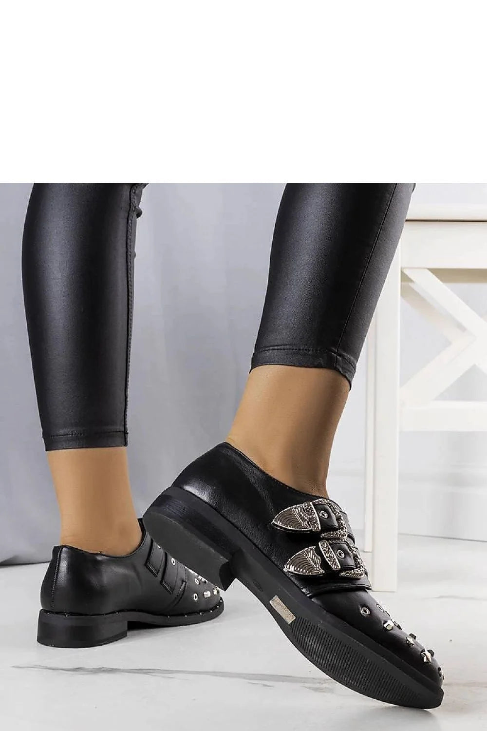 Chaussures basses rock-chic pour femmes cuir noir métal argenté style punk étoiles pyramides boucles réglables confortables