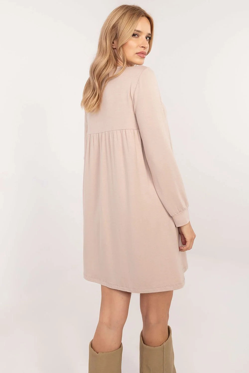 Robe de jour féminine décontractée en micro-modale longues manches beige clair coupe droite logo discret femme