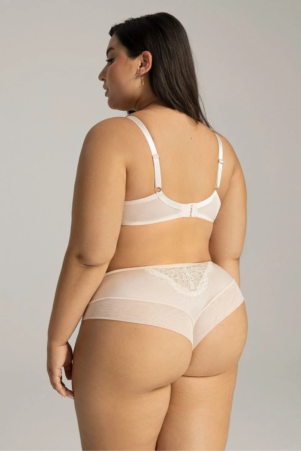 ensemble lingerie femme élégant Ava brésilien dentelle tulle nude beige balconnet armatures bretelles réglables culotte taillehaute couvrante maille stretch floral