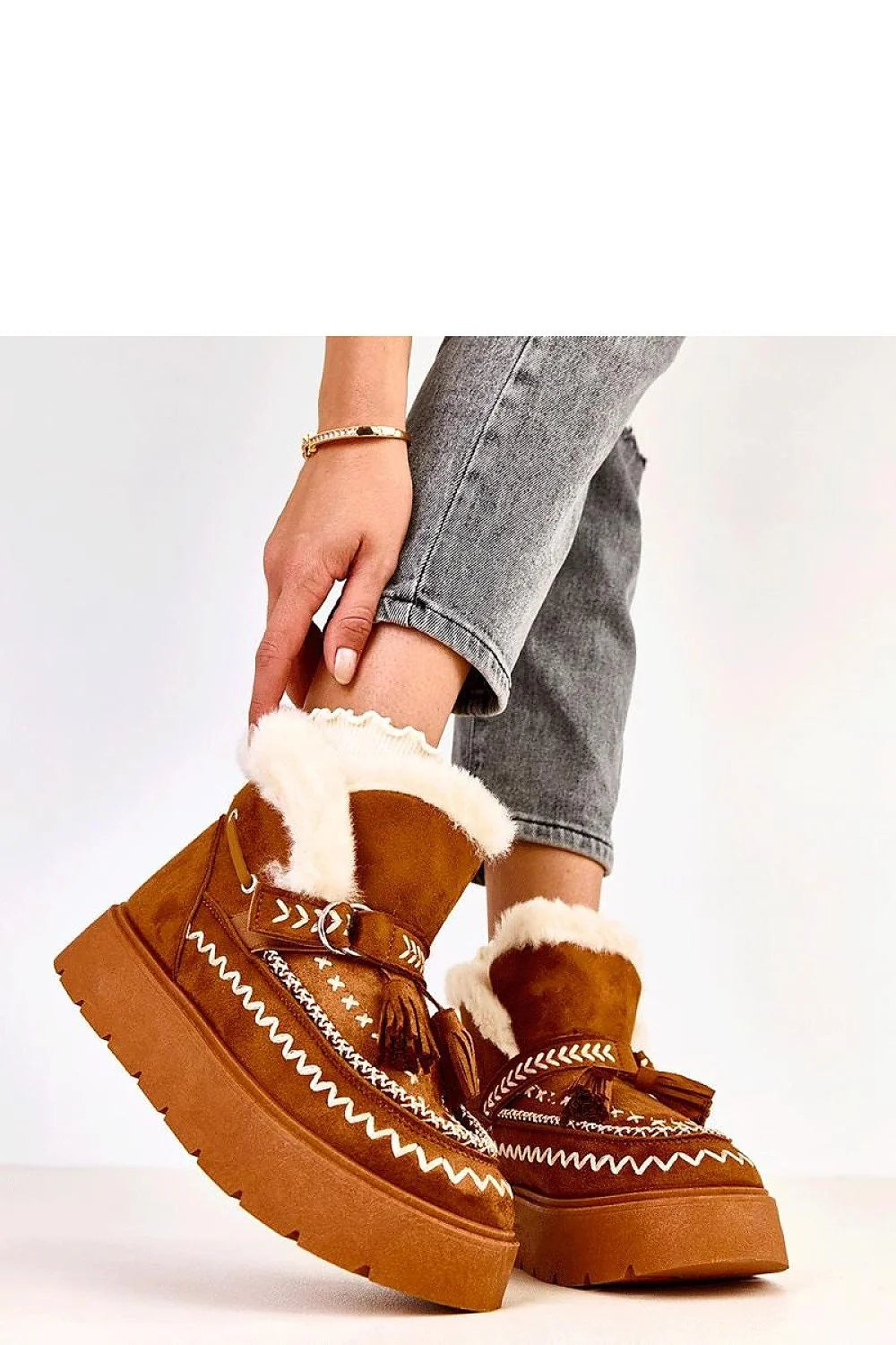 bottines femme daim camel suédé écologique doublure fourrure synthétique chaud confortable plateforme crantée semelle caoutchouc bout rond franges