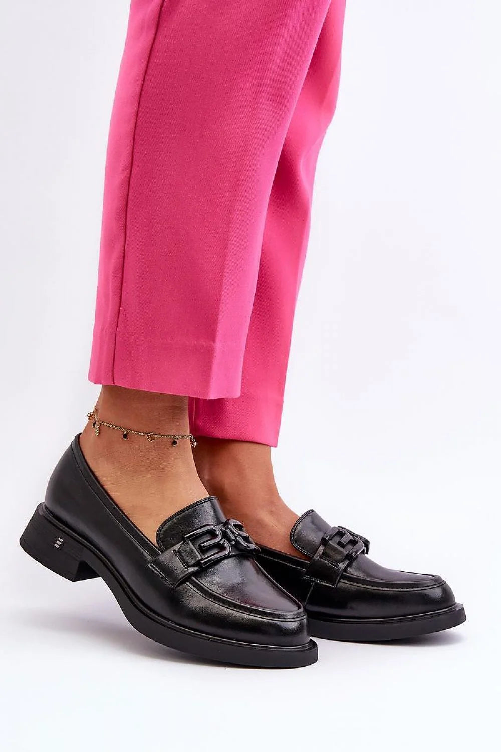 Mocassins élégants pour femmes en cuir naturel design moderne couleur noire talon 3 cm semelle épaisse