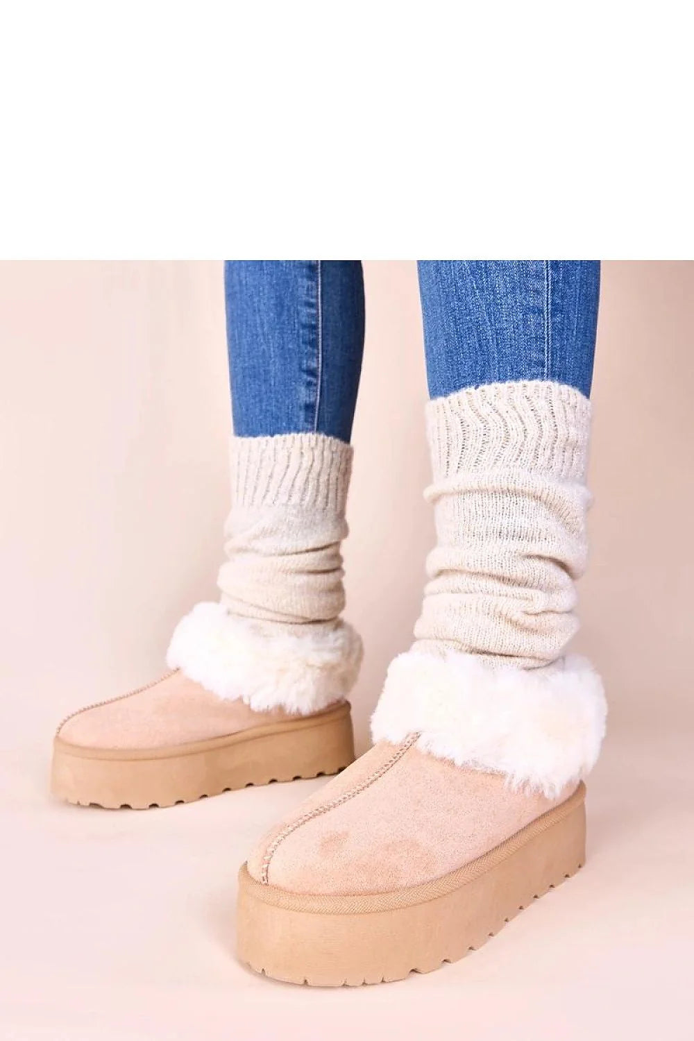 bottes neige femme beige clair suédine col retourné fausse fourrure doublure mouton synthétique semelle plateforme crantée antidérapante confortable élégante durable