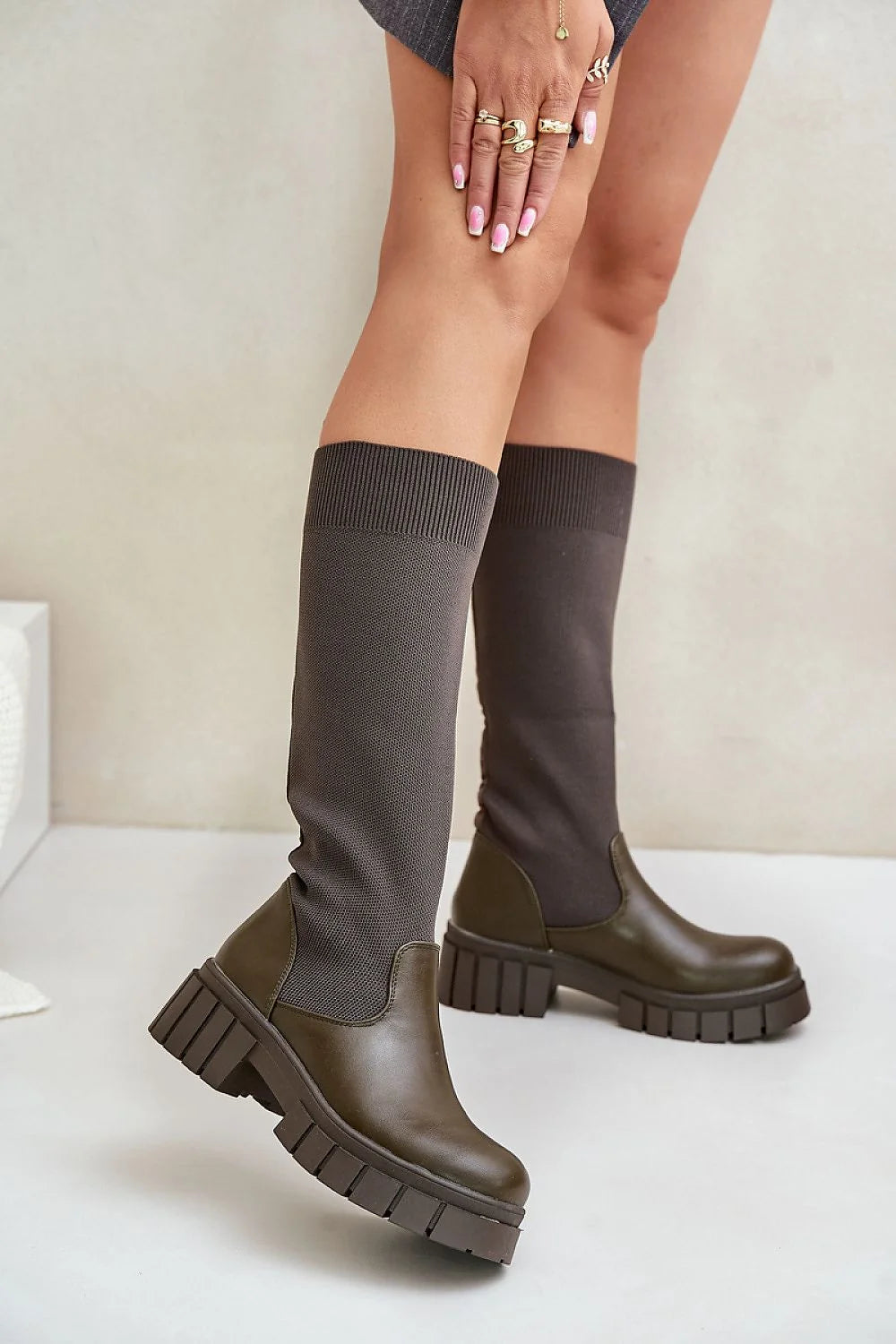 Bottes cuissardes cuir moderne confortables femme couleur olive marron semelle crantée automne hiver chic