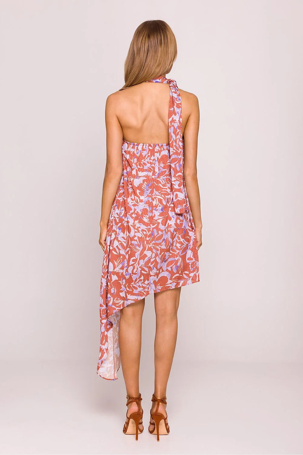 Robe d'été élégante pour femme tissu léger motif floral terracotta bleu lavande coupe ample asymétrique col montant halter décolleté sans manches occasion semi-formelle