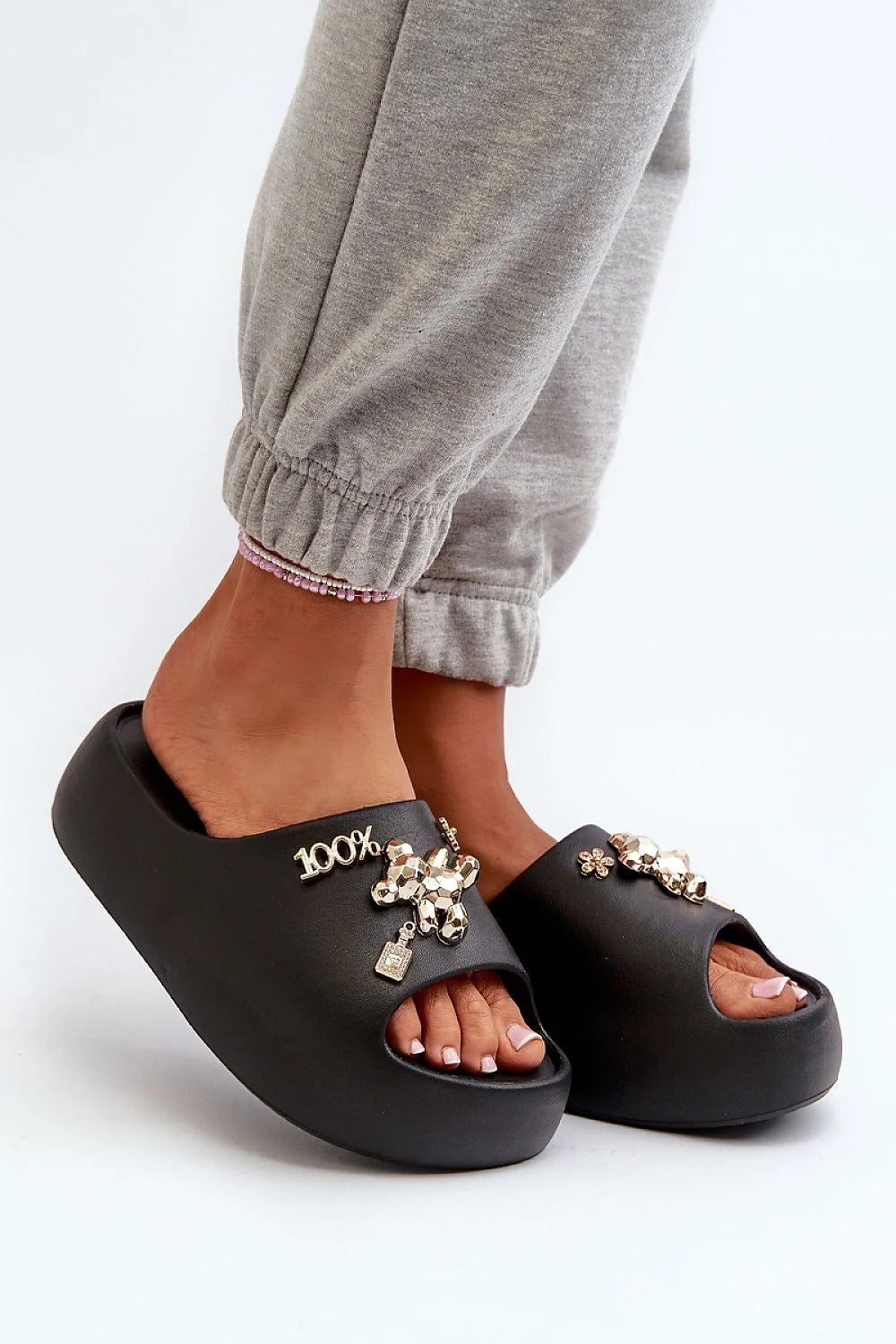 mules femmes modernes audacieuses noir mat dorés breloques strass semelle plateforme épaisse EVA légère amorti bout ouvert silhouette chunky confortable
