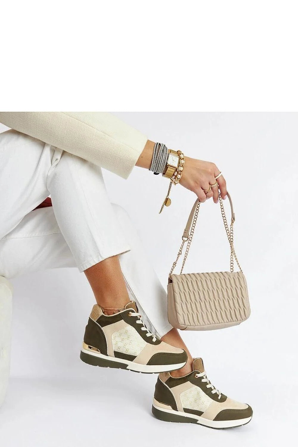 Baskets plateforme design moderne cuir écologique effet daim semelle verte lacets métalliques dorés femme